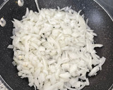 Foto del paso 1 de la receta: Tortilla de patata con cebolla caramelizada
