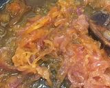 Foto del passaggio 3 della ricetta Spaghetti con cipolle di Tropea, zafferano e pane croccante
