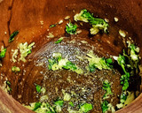 Foto del paso 4 de la receta: Níscalos con ajo y perejil
