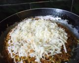 A picture of step 3 of Maggi pizza.