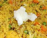 A picture of step 3 of Vegetable tehri.