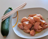 Foto del paso 2 de la receta: Brochetas de pollo y calabacín
