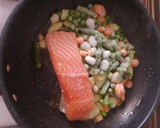 Foto del paso 3 de la receta: Cuscús de brócoli con salmón y menestra