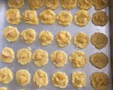 Foto langkah ke 4 dari resep Corn Flakes Cookies Simple.