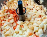 Une image de l'étape 1 de Mijoté de chair à saucisse pommes de terre et carottes au cook expert.