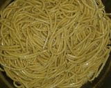 Foto del paso 5 de la receta: Tallarines integrales con "pesto" de Brucelas
