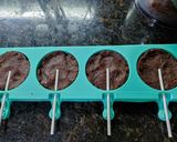 Foto del paso 2 de la receta: Paletas trufadas con chocolate 🍭