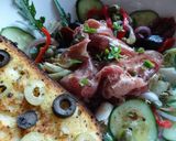 Une image de l'étape 1 de Bresaola mariné et tartine aux olives.
