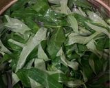 Foto langkah ke 1 dari resep Tumis Daun Singkong Tongkol.