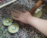 صورة لخطوة 3 من وصفة كعيكعات بااطلية وطريقة صنع الورود بشكليين