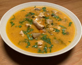 Foto del paso 10 de la receta: Tom Kha Gai (ต้มข่าไก่) (Sopa picante Thai con pollo)
