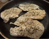 Sajtos tejfölös csirkemell recept fázis 1 fotója