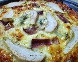 Foto del paso 8 de la receta: Pizza trufada de bacon, pera y gorgonzola