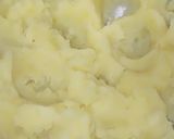 A picture of step 4 of Patato filling Tawa naan😋.
