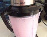 Foto langkah ke 2 dari resep Strawberry ice cream.