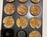 Foto langkah ke 3 dari resep Oatmeal Muffins with Cinnamon and Sweet Apple.