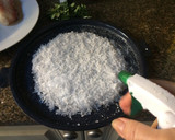 Foto del paso 3 de la receta: Corvina negra a la sal en estufa a leña