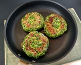 Foto del paso 3 de la receta Hamburguesa de pollo y espinacas, con salsa tipo Big Mac