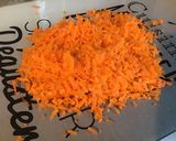 Une image de l'étape 3 de Salade de crânes d'oiseaux aux carottes râpées, burrata di buffala et basilic frais.