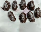 A picture of step 7 of Light Bounty Bars with Dates and Coconut Oil.