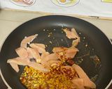 รูปขั้นตอนการทำที่ 2 ของ ถั่วฝักยาวผัดพริกแห้งใส่อกไก่