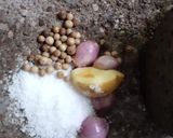 Foto langkah ke 1 dari resep White Soup (Sop Putih Ala Uti).