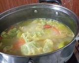 Foto langkah ke 4 dari resep Sayur Ikan Kuwek Kuah Kuning.