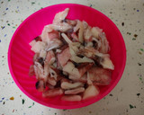 Foto del paso 2 de la receta: Linguines salteados con calamares y almejas al ajillo