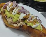 Foto del paso 11 de la receta: Plátano maduro relleno de pollo, chicharrón de cerdo y salsa verde🥯🍖🥑🌮🌯🍗