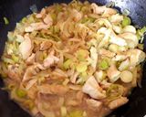 Foto del paso 4 de la receta: Pollo con puerros al limón