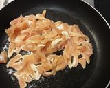 A picture of step 2 of Chicken Fajita cheese sandwich.