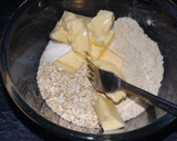 Foto del paso 2 de la receta: Pastel streusel de requesón con manzanas y semillas de amapolas