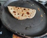 A picture of step 5 of Mexican cheesy quesadilla.