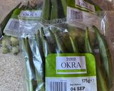 A picture of step 2 of Achari bhindi okra.