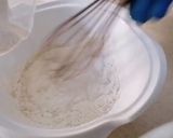 صورة لخطوة 1 من وصفة عجينه قطايف بدون سميد 🥟