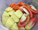รูปขั้นตอนการทำที่ 1 ของ ต้มซุปไก่🐔🥔🥕🍅