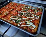 Une image de l'étape 19 de Pizza carrée, sauce tomate oignon 🍕.