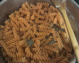 Foto del paso 2 de la receta: Espirales (de lenteja) con espárragos, champiñones y bocas de mar