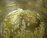 Foto del paso 2 de la receta: Salmón en crema de espinacas con pasas y arándanos