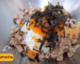 A picture of step 10 of Jumeokbap Korean Rice Balls.