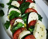 A picture of step 3 of Caprese Salad🇮🇹.