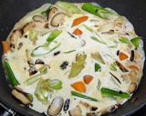 A picture of step 5 of Baked Chicken with Cream Sauce.