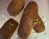 A picture of step 9 of Biscoff Christmas yule log.