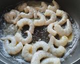 A picture of step 3 of Garlic Prawns in Green Masala.