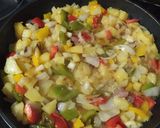 Foto del paso 1 de la receta: Mega Tortilla de patatas y verduras🍆🌶️🥔🥚