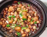 Hình bước làm 1 của món Đậu phộng nấm rơm kho tiêu