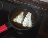 Foto del paso 1 de la receta Bocadillo de merluza frita con lechuga, tomate y mayonesa