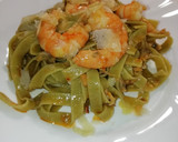 Foto del paso 5 de la receta: Tagliatelle con almejas, langostinos y lascas de queso curado