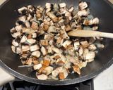 Foto del passaggio 2 della ricetta Conchiglie ai Funghi Misti