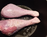 Foto del paso 1 de la receta: Muslos de pavo en salsa